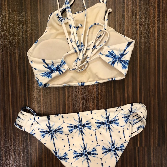 Bikini - Picture 2 of 2